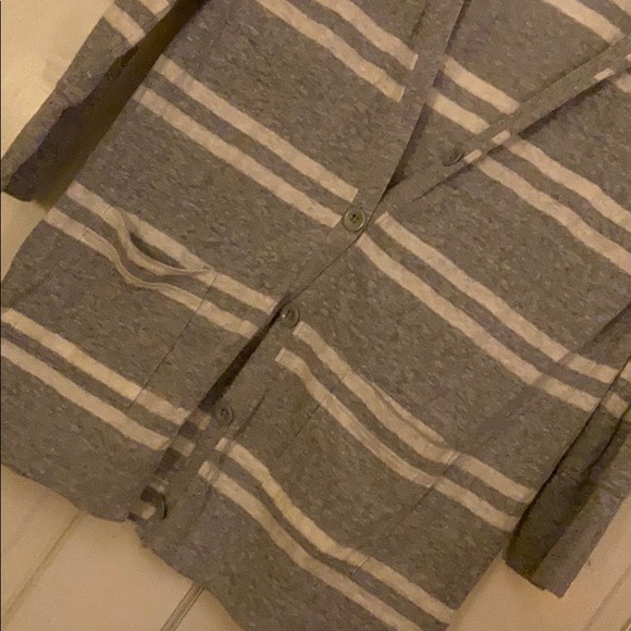 Gray And White Gap Cardigan - Picture 3 of 3